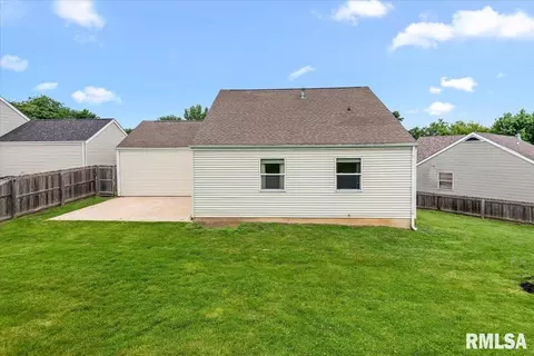 Exterior - 1524 Maureen Ct, Springfield, IL 62702 photo 2 of 3