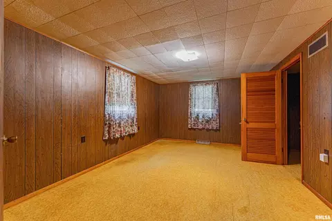 Bedroom - 710 S Cedar St, Delavan, IL 61734 photo 5 of 10