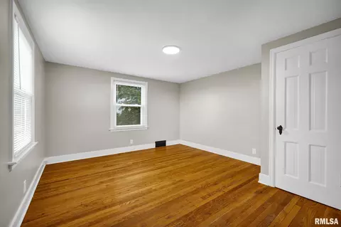 Bedroom - 2248 Knox Rd 1240 E Rd, Oneida, IL 61467 photo 5 of 7
