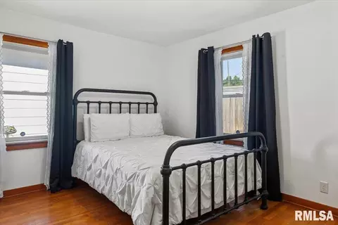 Bedroom - 523 Wood Ave, Springfield, IL 62702 photo 1 of 6