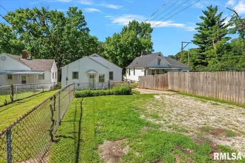 Exterior - 523 Wood Ave, Springfield, IL 62702 photo 3 of 6