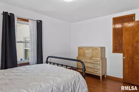 Bedroom - 523 Wood Ave, Springfield, IL 62702 photo 2 of 6