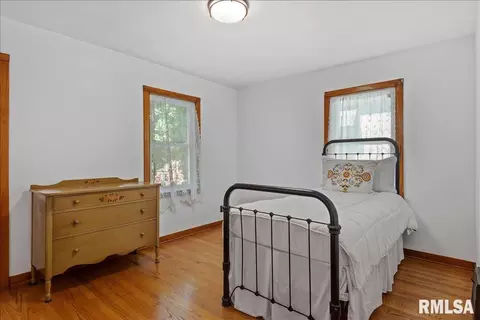 Bedroom - 523 Wood Ave, Springfield, IL 62702 photo 4 of 6