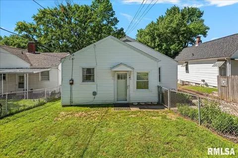 Exterior - 523 Wood Ave, Springfield, IL 62702 photo 5 of 6