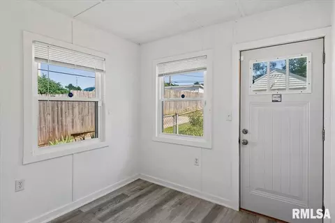 Entry Way - 523 Wood Ave, Springfield, IL 62702 photo 2 of 3