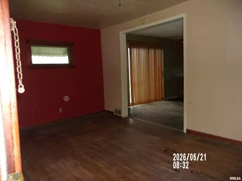 116 N Griffin St, Macomb, IL 61455 photo 2
