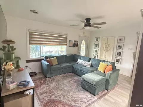 Living - 22 Fox Ct, Springfield, IL 62703 photo 1 of 1