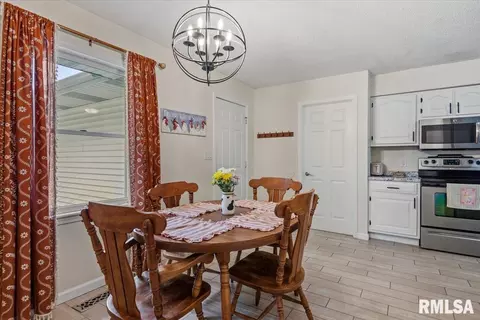 Dining - 8101 Tack Ln, Springfield, IL 62712 photo 1 of 1