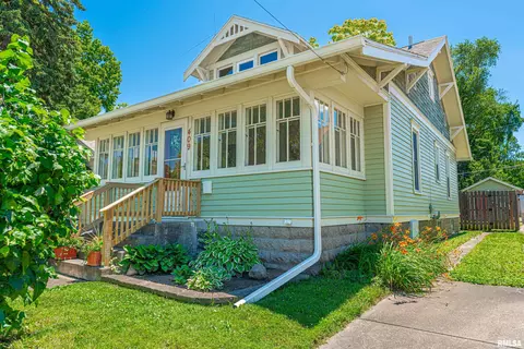 409 Woodlawn Rd, Lincoln, IL 62656