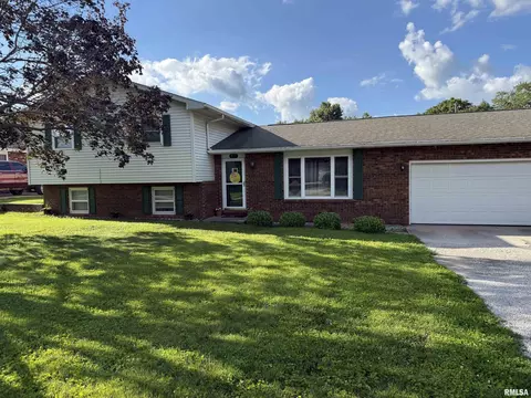 309 E Conrey St, Williamsville, IL 62693