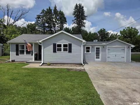 605 Glenway Ave, Knoxville, IL 61448