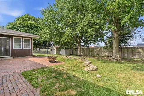 Exterior - 3137 Temple Dr, Springfield, IL 62704 photo 3 of 8