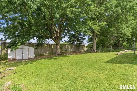 Exterior - 3137 Temple Dr, Springfield, IL 62704 photo 7 of 8