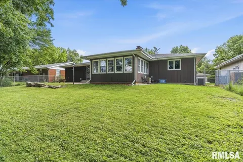 Exterior - 3137 Temple Dr, Springfield, IL 62704 photo 4 of 8