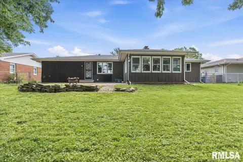 Exterior - 3137 Temple Dr, Springfield, IL 62704 photo 5 of 8