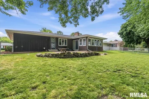 Exterior - 3137 Temple Dr, Springfield, IL 62704 photo 6 of 8