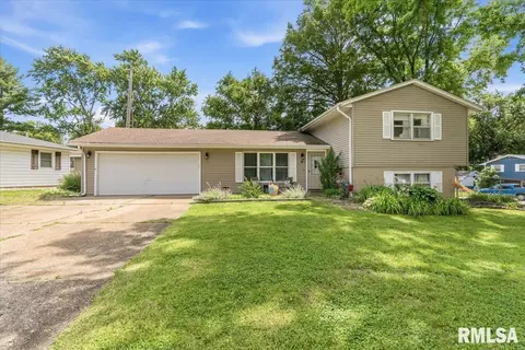 2 Lariat Dr, Springfield, IL 62702