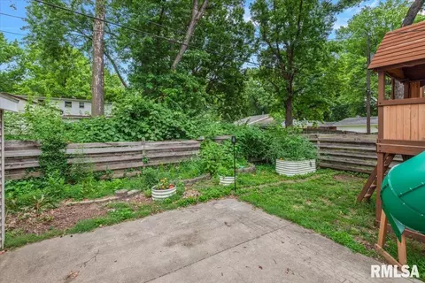 2033 Brentwood Dr, Springfield, IL 62704