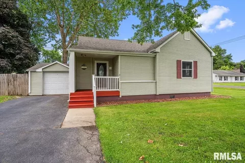 330 High School St, Divernon, IL 62530