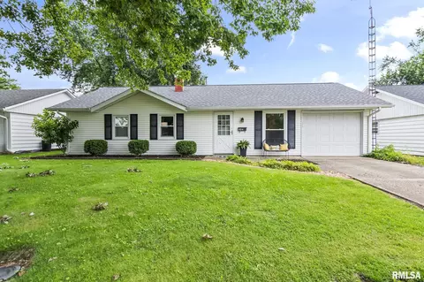 49 Westminister Dr, Chatham, IL 62629