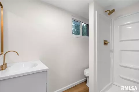 Bath - 66 W Hazel Dell Ln, Springfield, IL 62703 photo 4 of 5