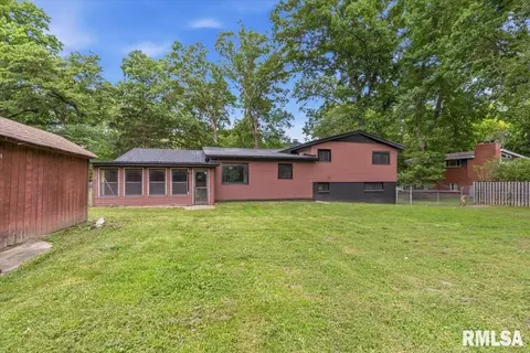 Exterior - 66 W Hazel Dell Ln, Springfield, IL 62703 photo 7 of 8