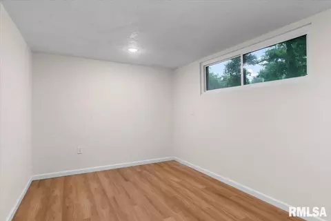 Bedroom - 66 W Hazel Dell Ln, Springfield, IL 62703 photo 5 of 5