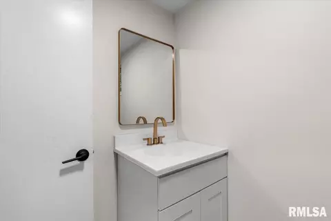 Bath - 66 W Hazel Dell Ln, Springfield, IL 62703 photo 5 of 5