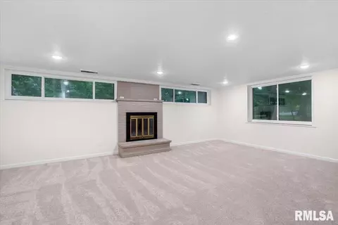 Living - 66 W Hazel Dell Ln, Springfield, IL 62703 photo 6 of 9