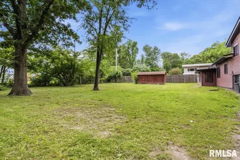 Exterior - 66 W Hazel Dell Ln, Springfield, IL 62703 photo 5 of 8