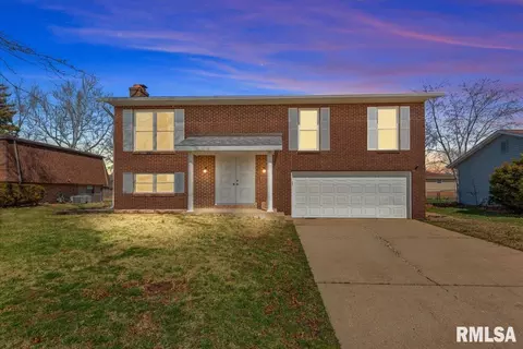 101 Toulon Ct, Fairview Heights, IL 62208