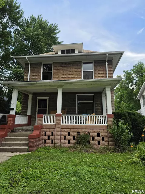 271 W North St, Galesburg, IL 61401