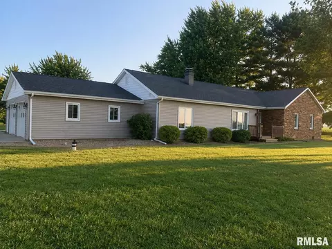 17455 N County Line Rd, Virden, IL 62690