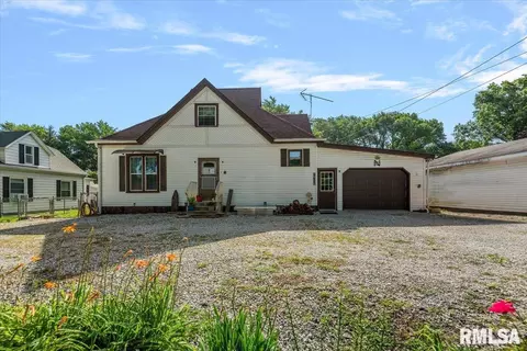 Exterior - 404 N Ewing St, Tallula, IL 62688 photo 2 of 8