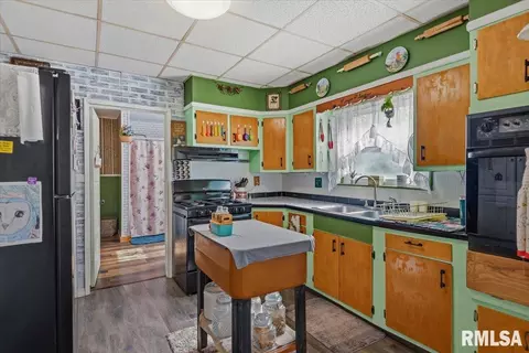 Kitchen - 404 N Ewing St, Tallula, IL 62688 photo 1 of 3