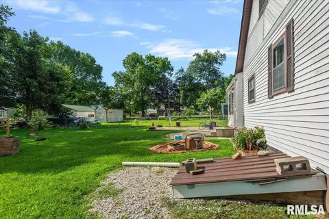 Exterior - 404 N Ewing St, Tallula, IL 62688 photo 4 of 8