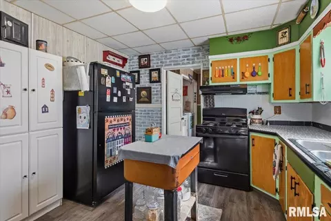 Kitchen - 404 N Ewing St, Tallula, IL 62688 photo 3 of 3