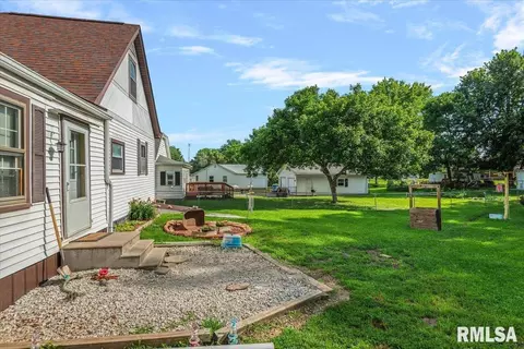 Exterior - 404 N Ewing St, Tallula, IL 62688 photo 5 of 8
