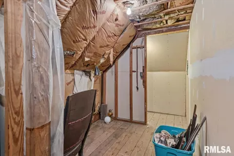 Entry Way - 404 N Ewing St, Tallula, IL 62688 photo 6 of 8