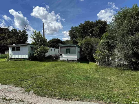 311-315 E Harris St, Petersburg, IL 62675