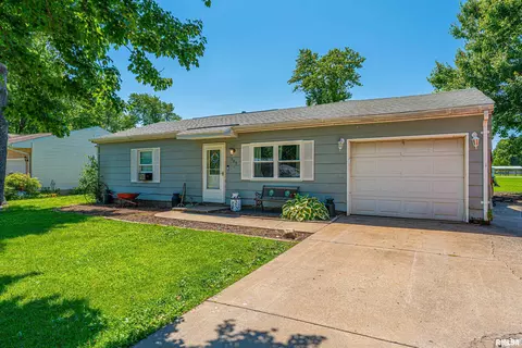 509 W Charles St, Mclean, IL 61754