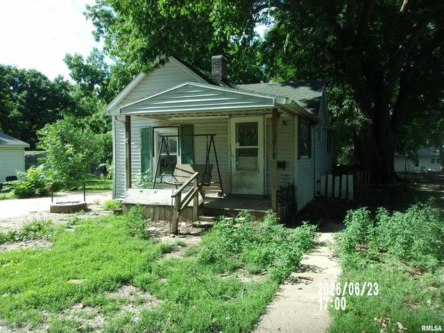 919 W North St, Clinton, IL 61727