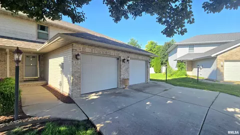 62 Gilliam Ct, Chatham, IL 62629