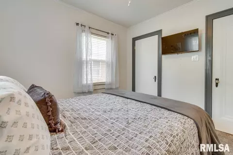 Bedroom - 2417 S 6th St, Springfield, IL 62703 photo 3 of 6