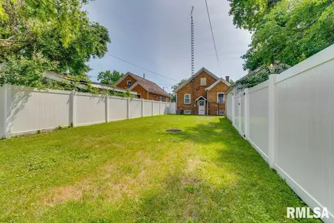 Exterior - 2417 S 6th St, Springfield, IL 62703 photo 4 of 6