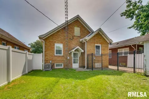 Exterior - 2417 S 6th St, Springfield, IL 62703 photo 5 of 6