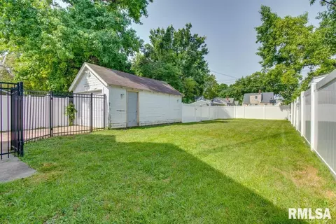 Exterior - 2417 S 6th St, Springfield, IL 62703 photo 3 of 6