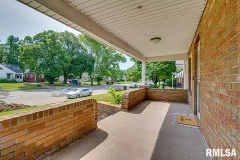 Exterior - 2417 S 6th St, Springfield, IL 62703 photo 2 of 6