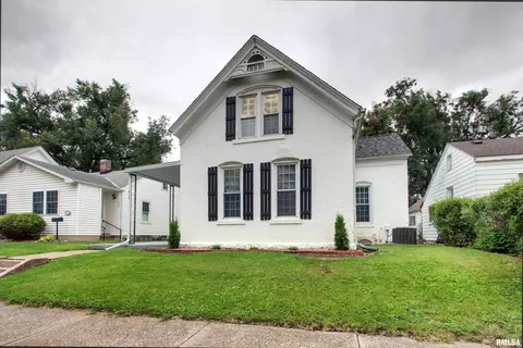 624 S 15th St, Quincy, IL 62301