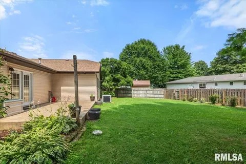 Exterior - 2525 Lindbergh Blvd, Springfield, IL 62704 photo 4 of 8